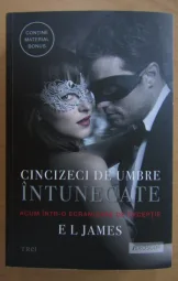 E.L. James - Cincizeci de umbre intunecate
